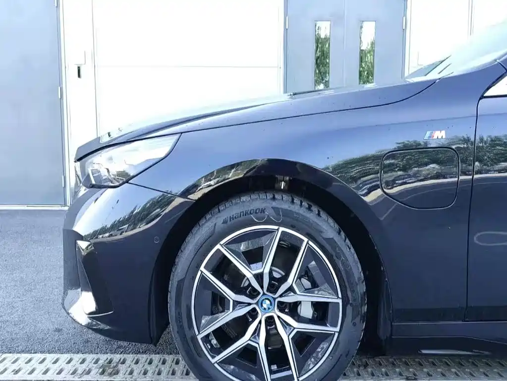 BMW i5 2025