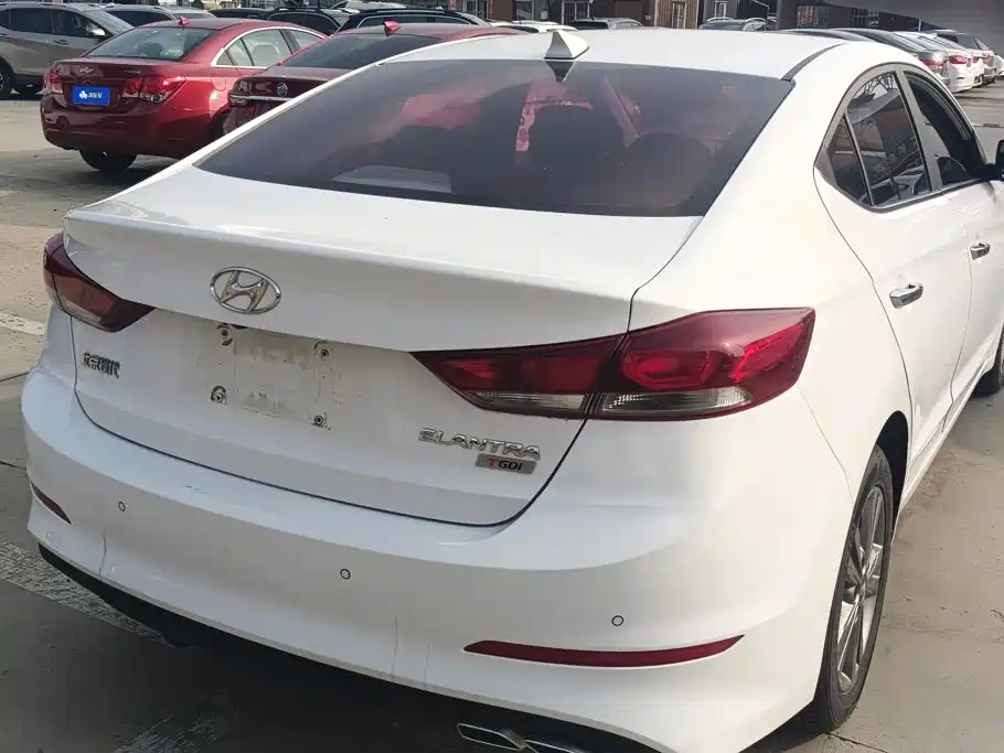 Hyundai Elantra 2022