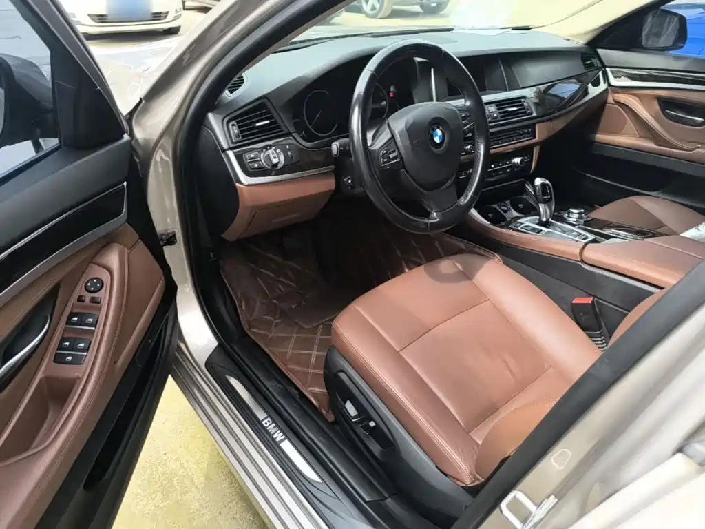 BMW 5 Series 2017 — фото 16