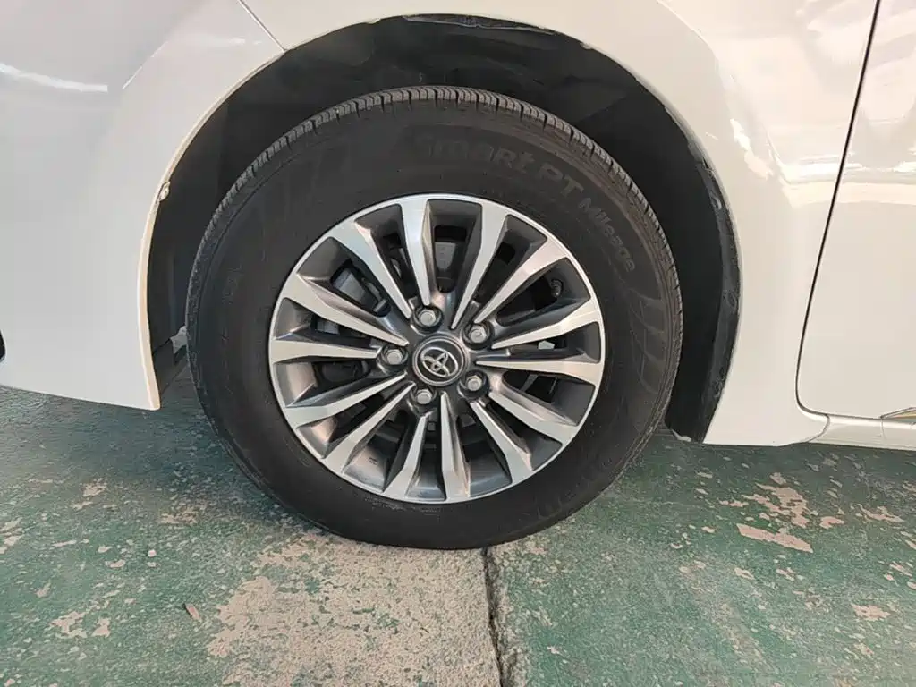 Toyota Corolla 2018 — фото 23