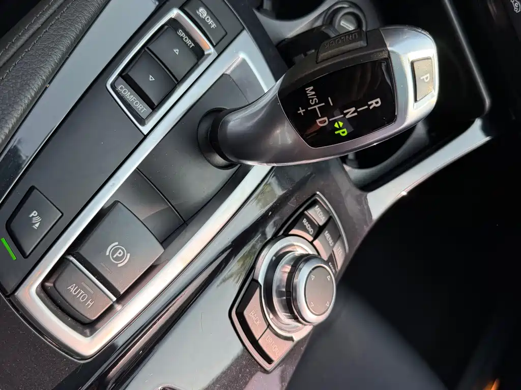 BMW 5 Series 2016 — фото 14