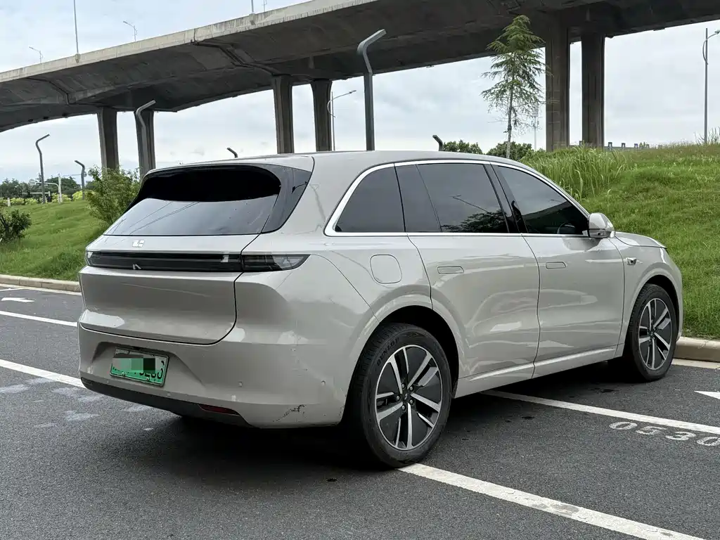 Li Auto Li L6 2025