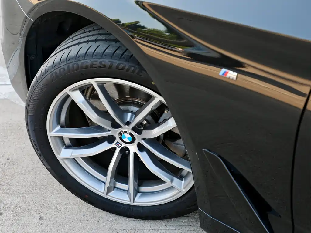 BMW 5 Series 2018 — фото 15