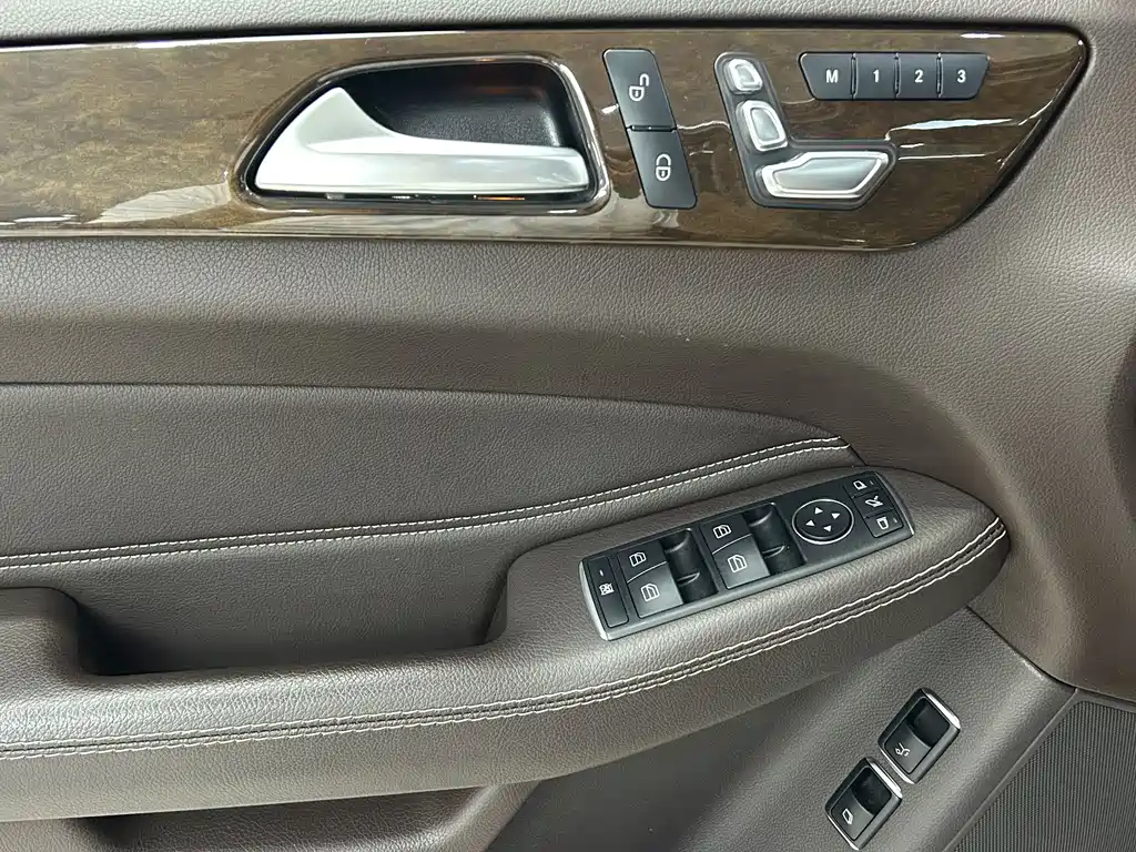 Mercedes-Benz GLS 2017 — фото 20