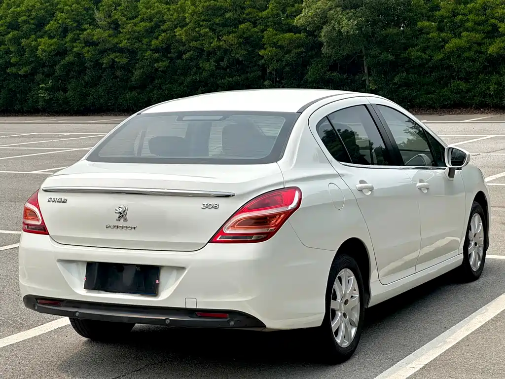 Peugeot 308 2015 — фото 27