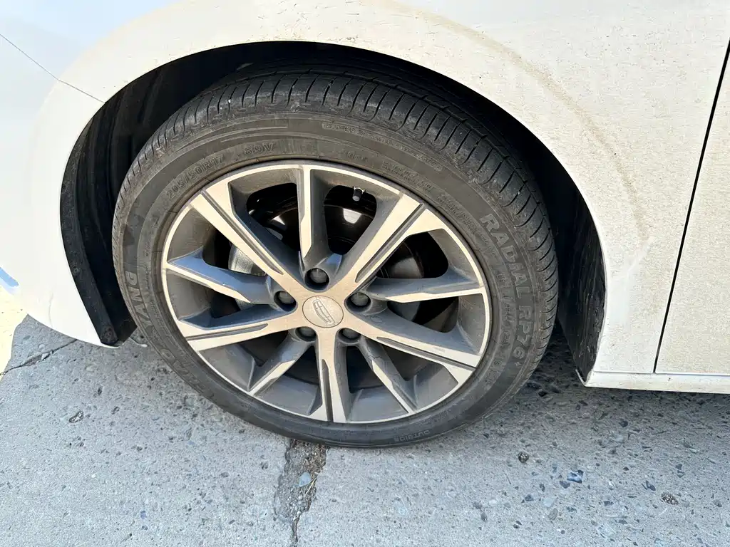 Geely Emgrand 2023