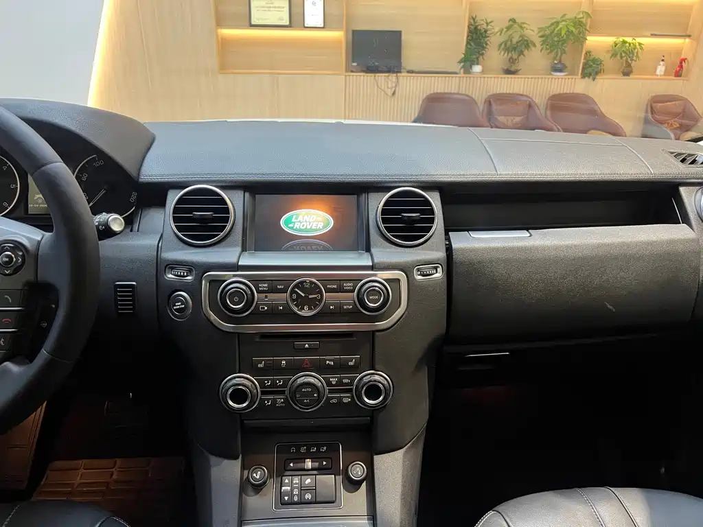 Land Rover Discovery 2014 — фото 24