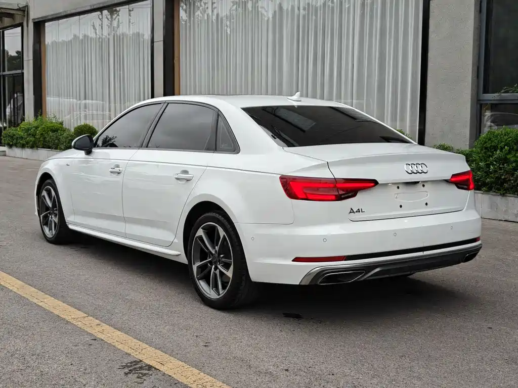 Audi A4L 2019