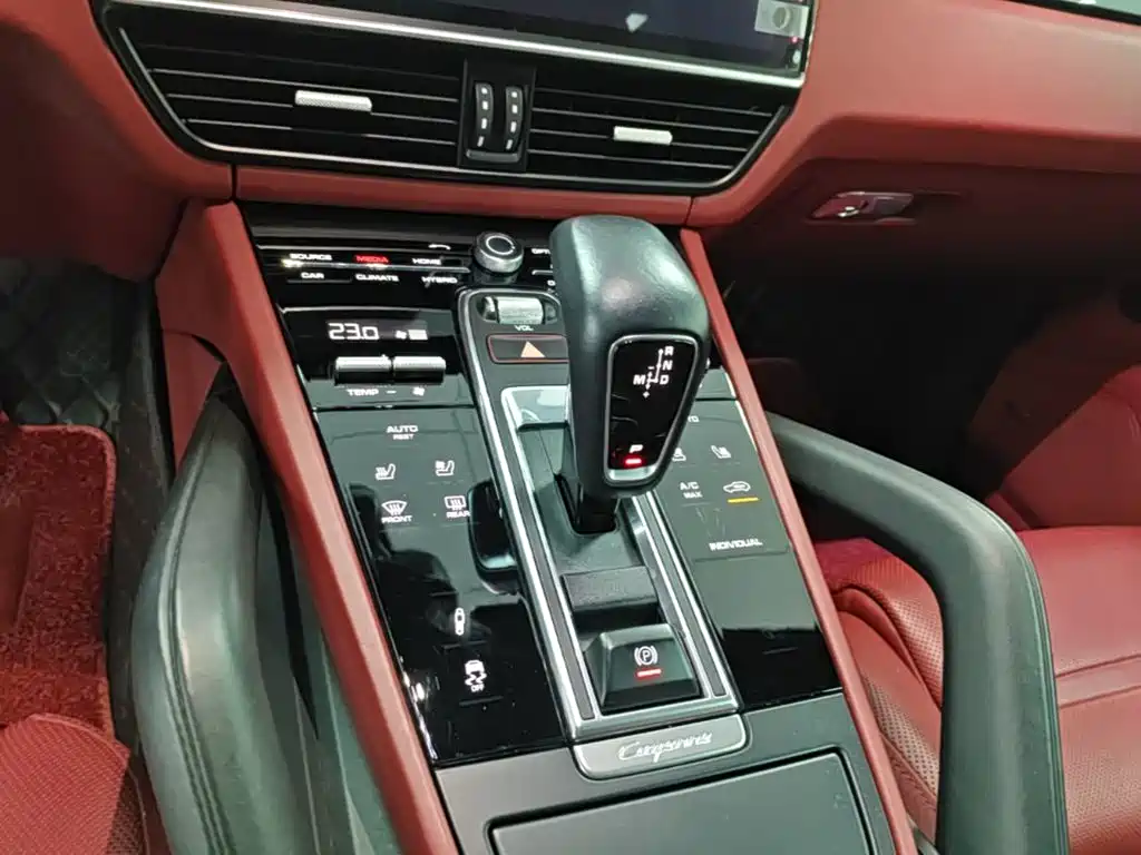 Porsche Cayenne Hybrid 2020 — фото 14