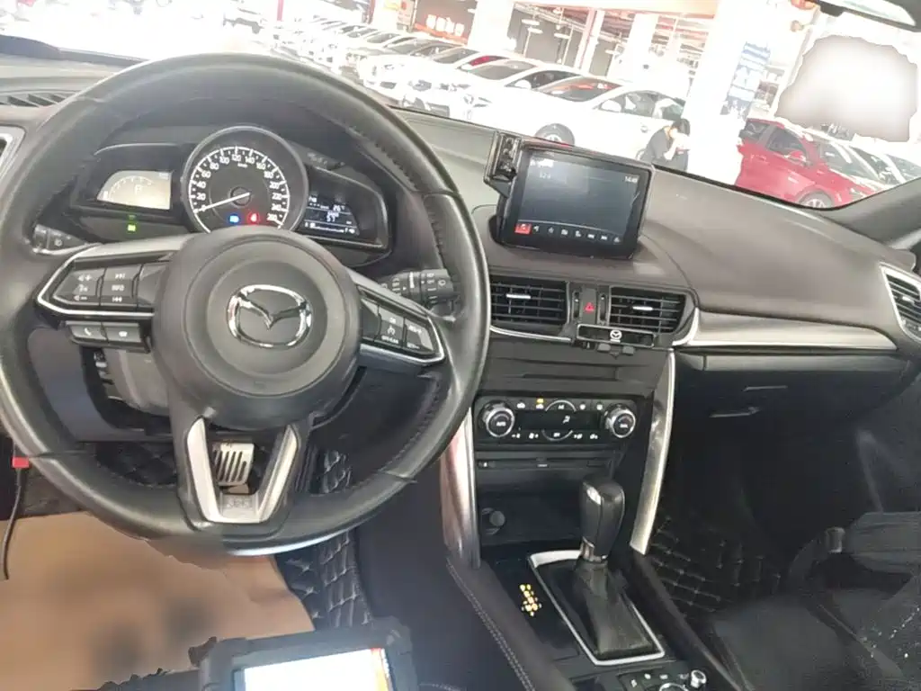Mazda CX-4 2017 — фото 10