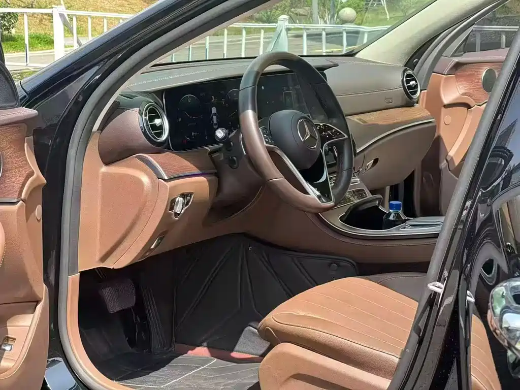 Mercedes-Benz E-Class 2023 — фото 9
