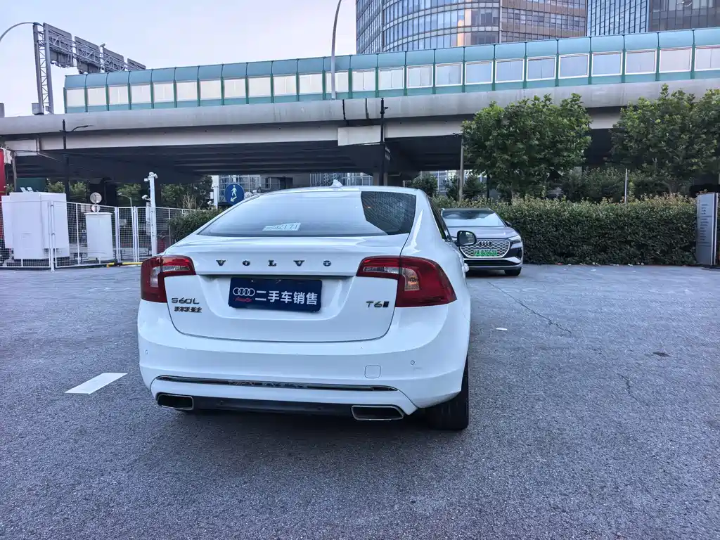 Volvo S60 Plug-In Hybrid 2015 — фото 5