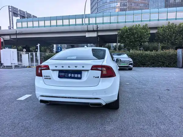 Volvo S60 Plug-In Hybrid 2015