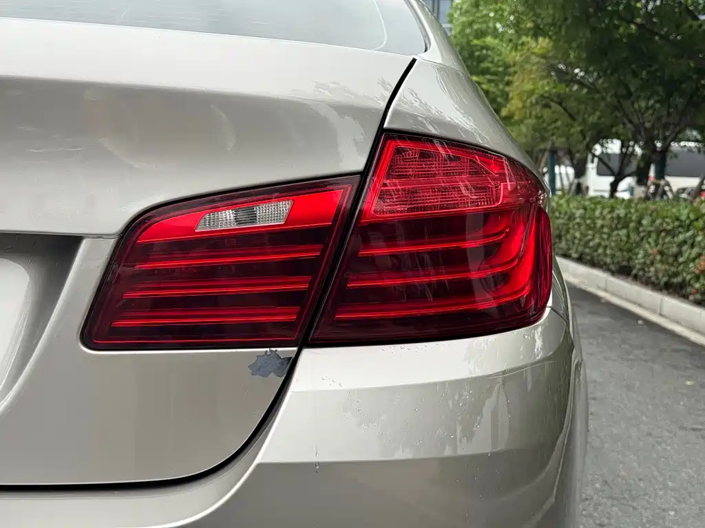 BMW 5 Series 2016 — фото 11