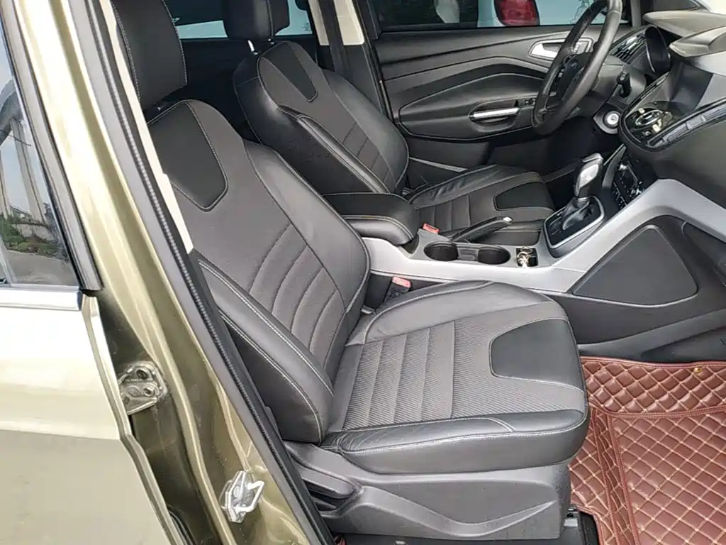 Ford Kuga 2015 — фото 25
