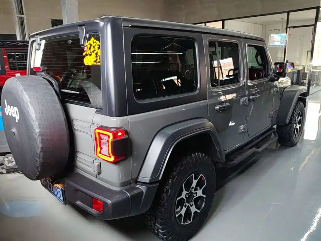 Jeep Wrangler 2023 — фото 7