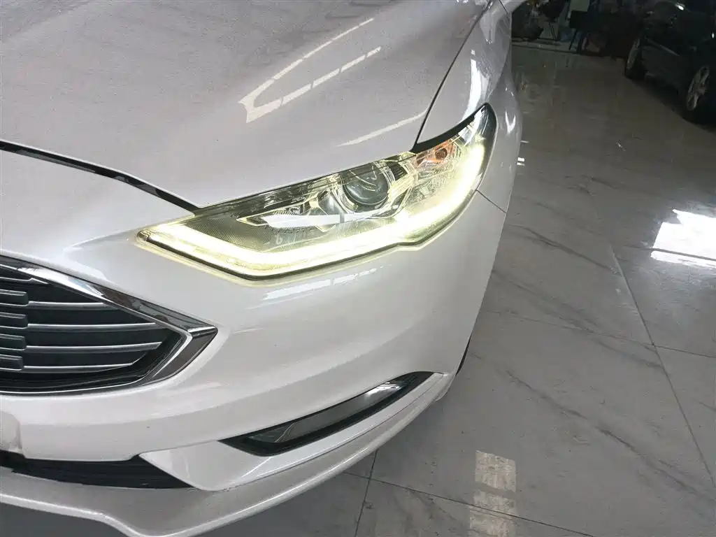 Ford Mondeo 2018 — фото 24