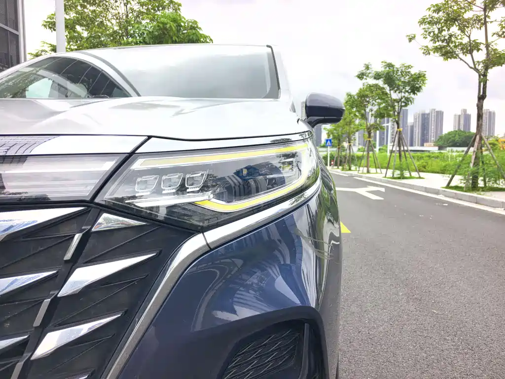 Roewe iMAX8 New Energy 2023 — фото 8