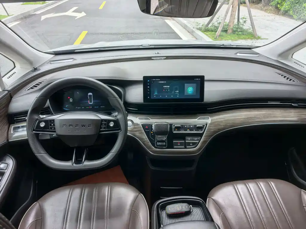 Roewe iMAX8 New Energy 2023 — фото 17