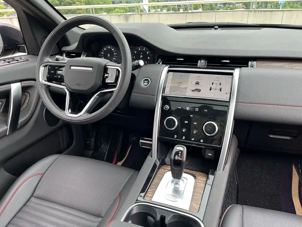 Land Rover Discovery Sport 2023 — фото 9