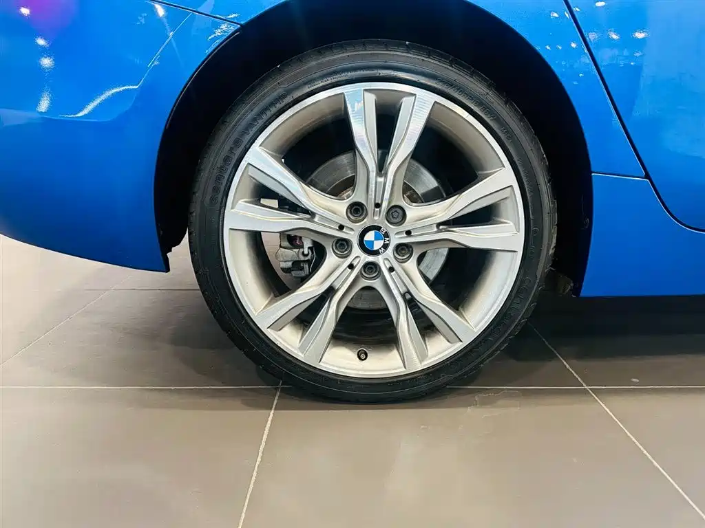 BMW 1 Series 2018 — фото 15