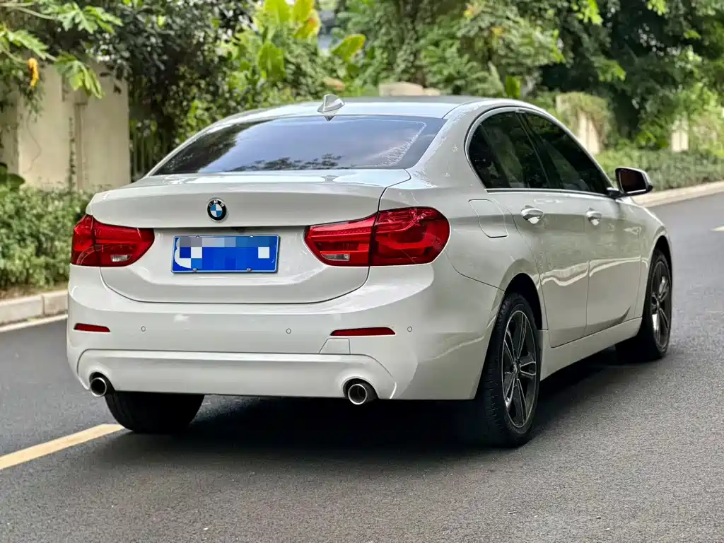 BMW 1 Series 2022 — фото 8