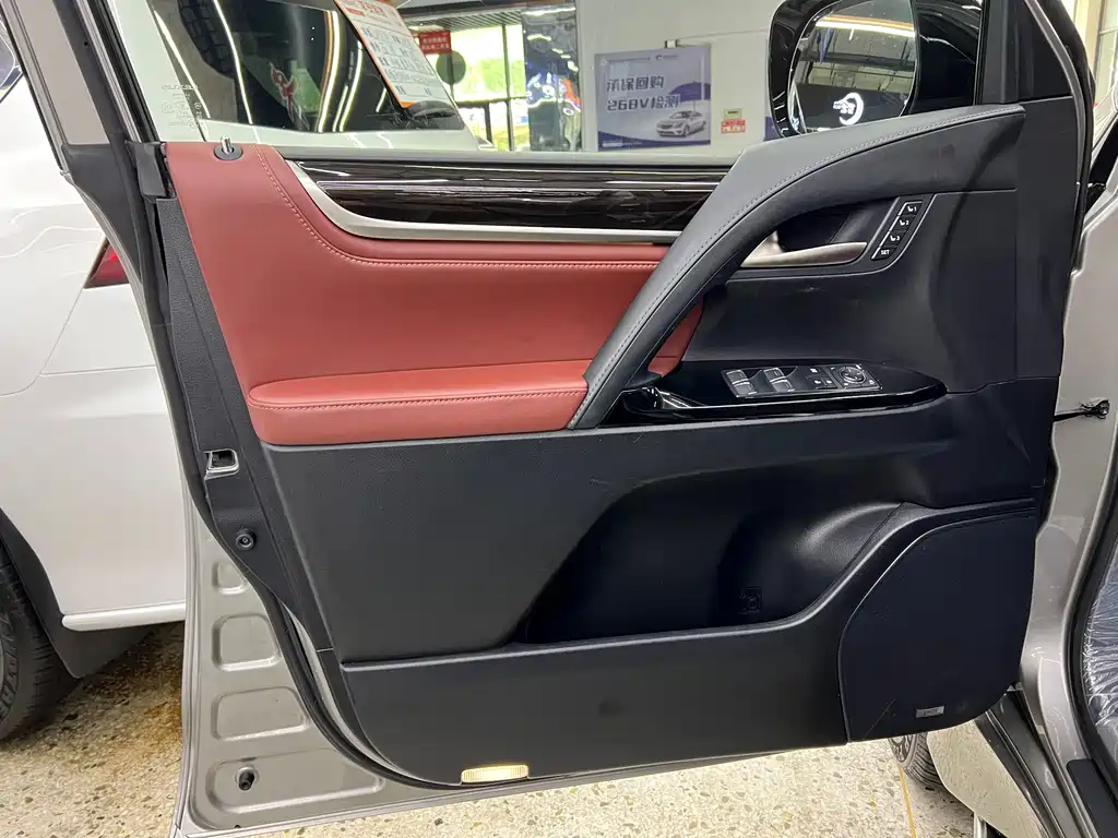 Lexus LX 2019 — фото 14