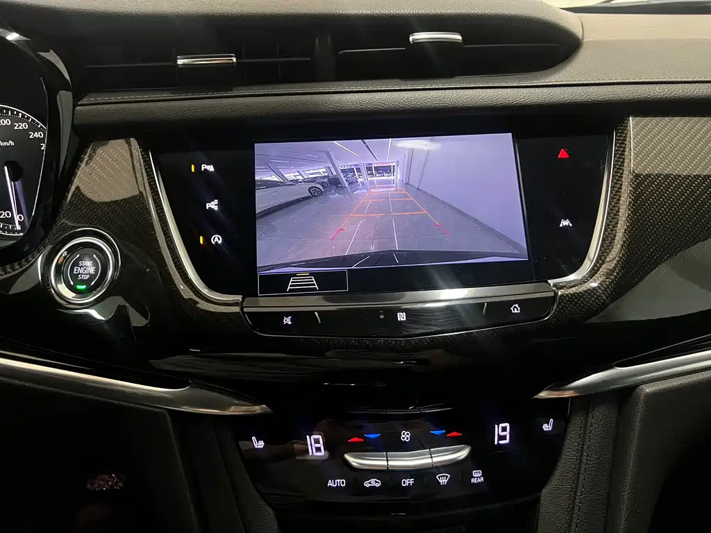 Cadillac XT6 2020 — фото 9