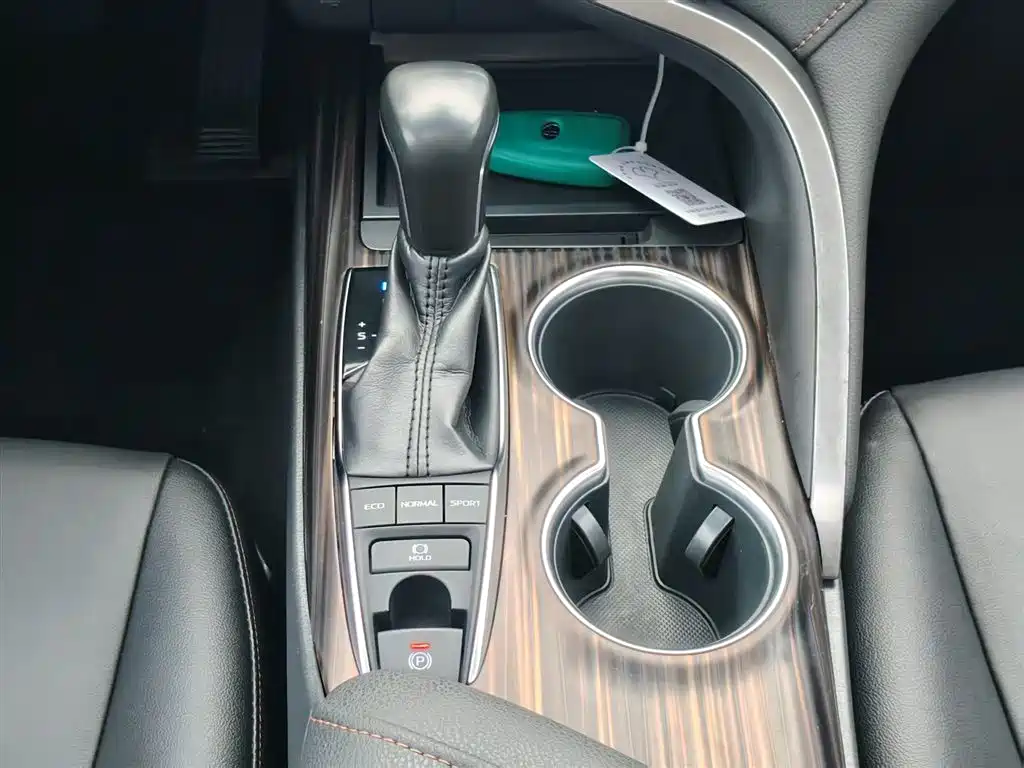 Toyota Camry 2019 — фото 18