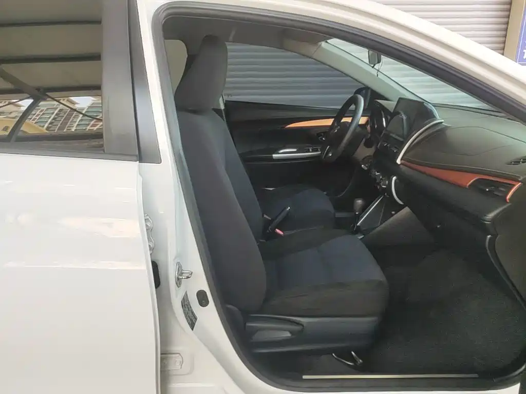Toyota Yaris L 2016 — фото 25