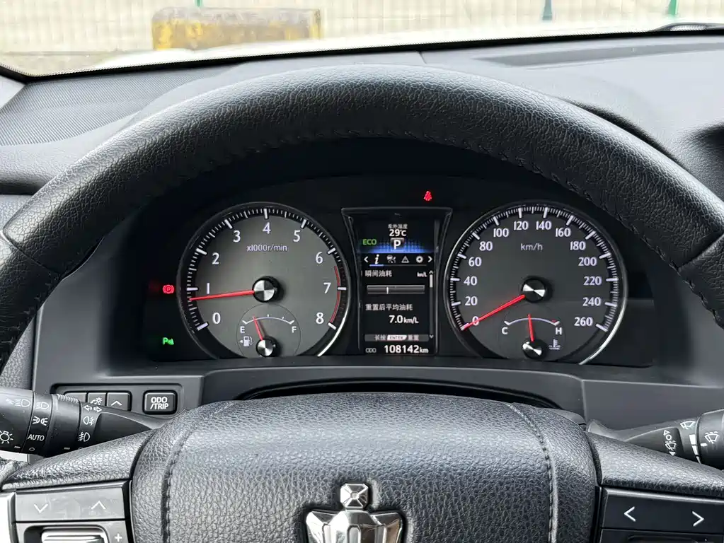 Toyota Crown 2015 — фото 18