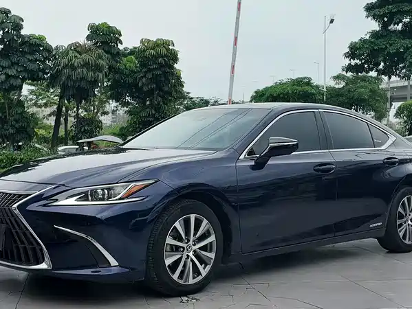 Lexus ES 2021