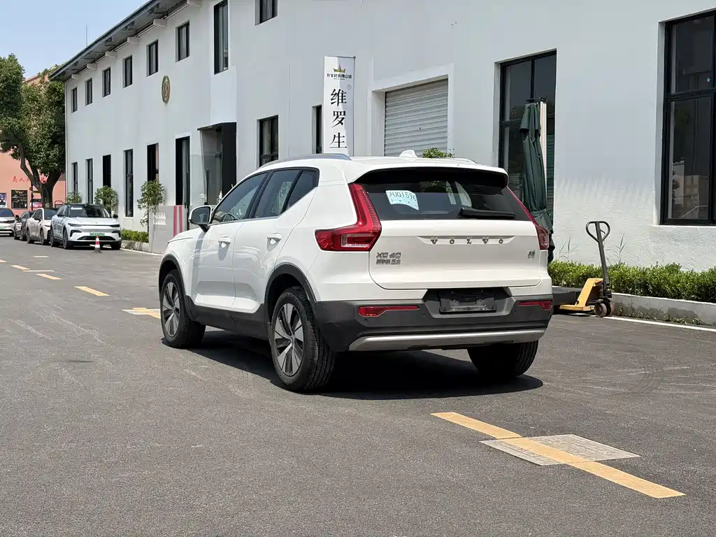 Volvo XC40 2024 — фото 9
