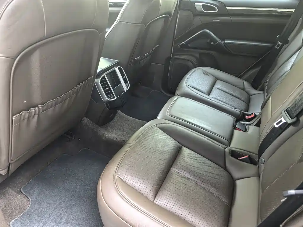 Porsche Cayenne 2017 — фото 11