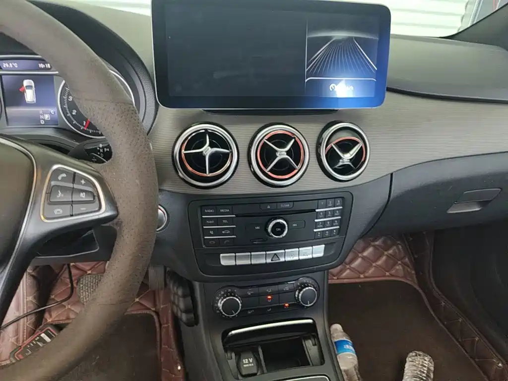 Mercedes-Benz B-Class 2017 — фото 13