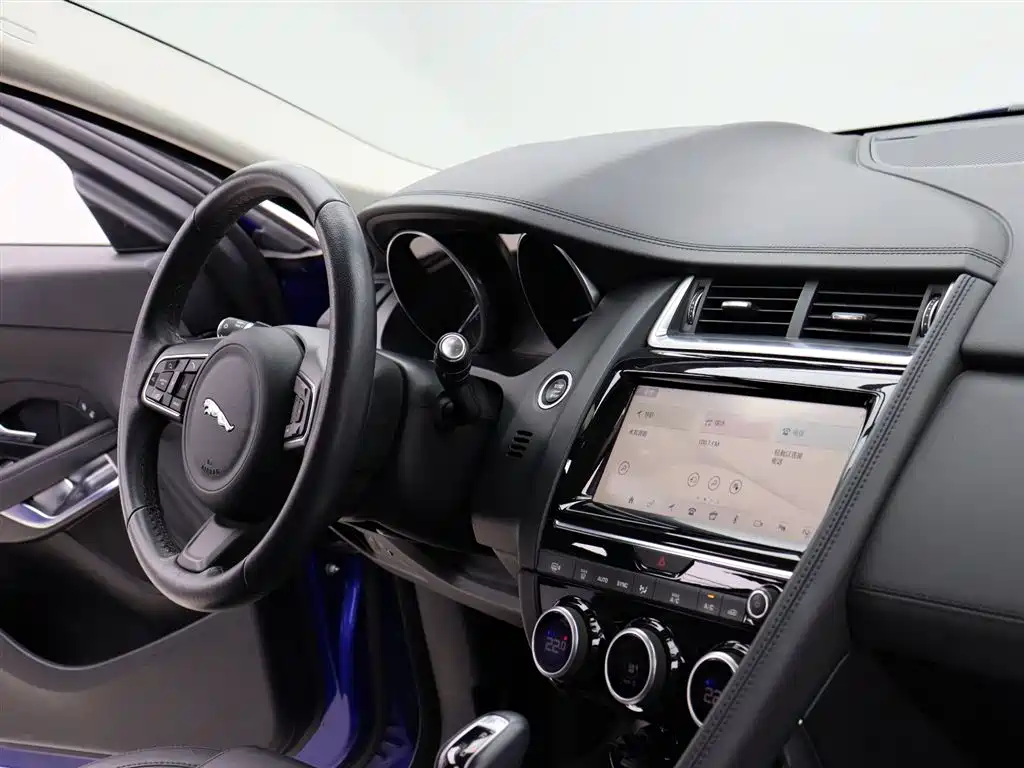 Jaguar E-PACE 2021 — фото 10