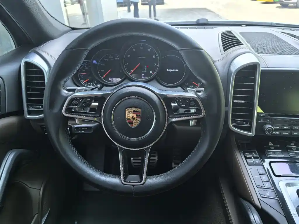 Porsche Cayenne 2017 — фото 12