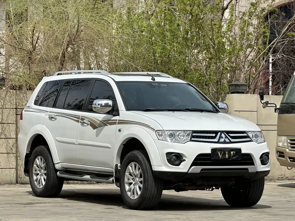 Mitsubishi Pajero Sport 2014 — фото 3