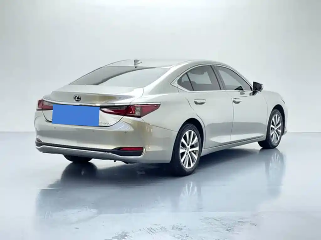 Lexus ES 2019 — фото 6