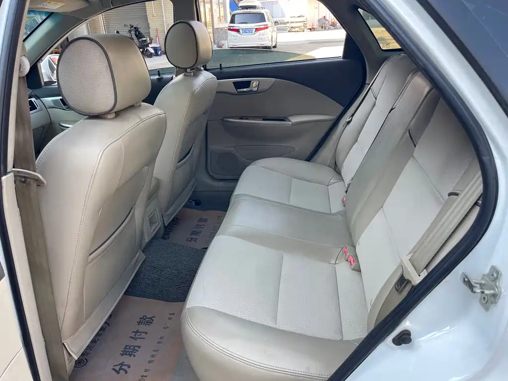 Buick Excelle 2015 — фото 14