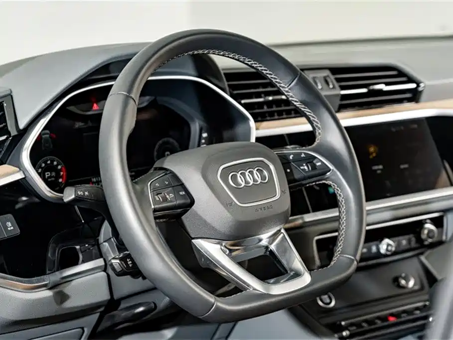 Audi Q3 2024 — фото 12
