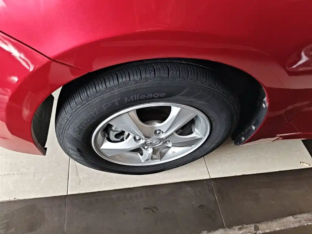 Hyundai Verna 2015 — фото 23