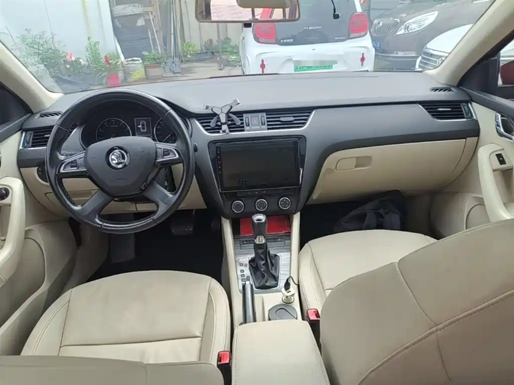 Skoda Octavia 2015 — фото 10