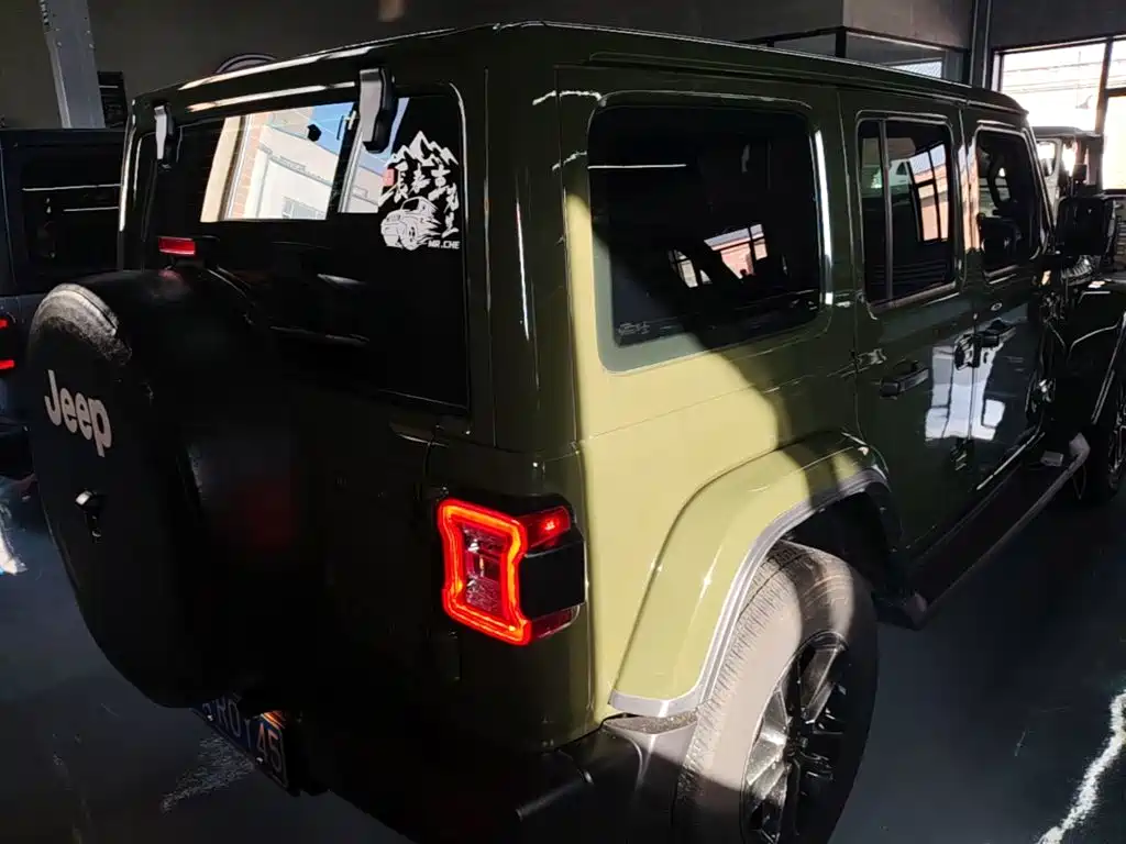 Jeep Wrangler 2023 — фото 7