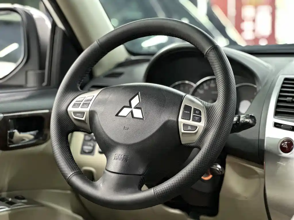 Mitsubishi Pajero Sport 2014 — фото 17