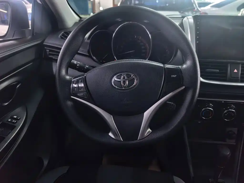Toyota Yaris L 2022 — фото 17
