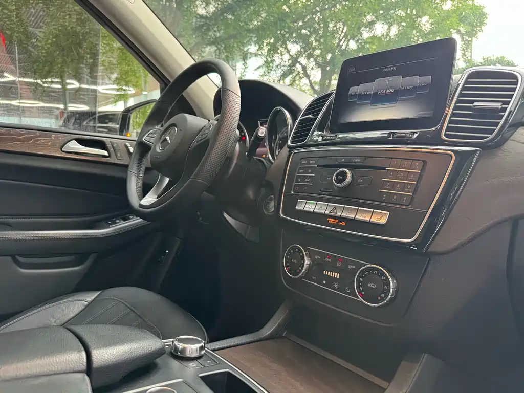 Mercedes-Benz GLE 2017 — фото 16
