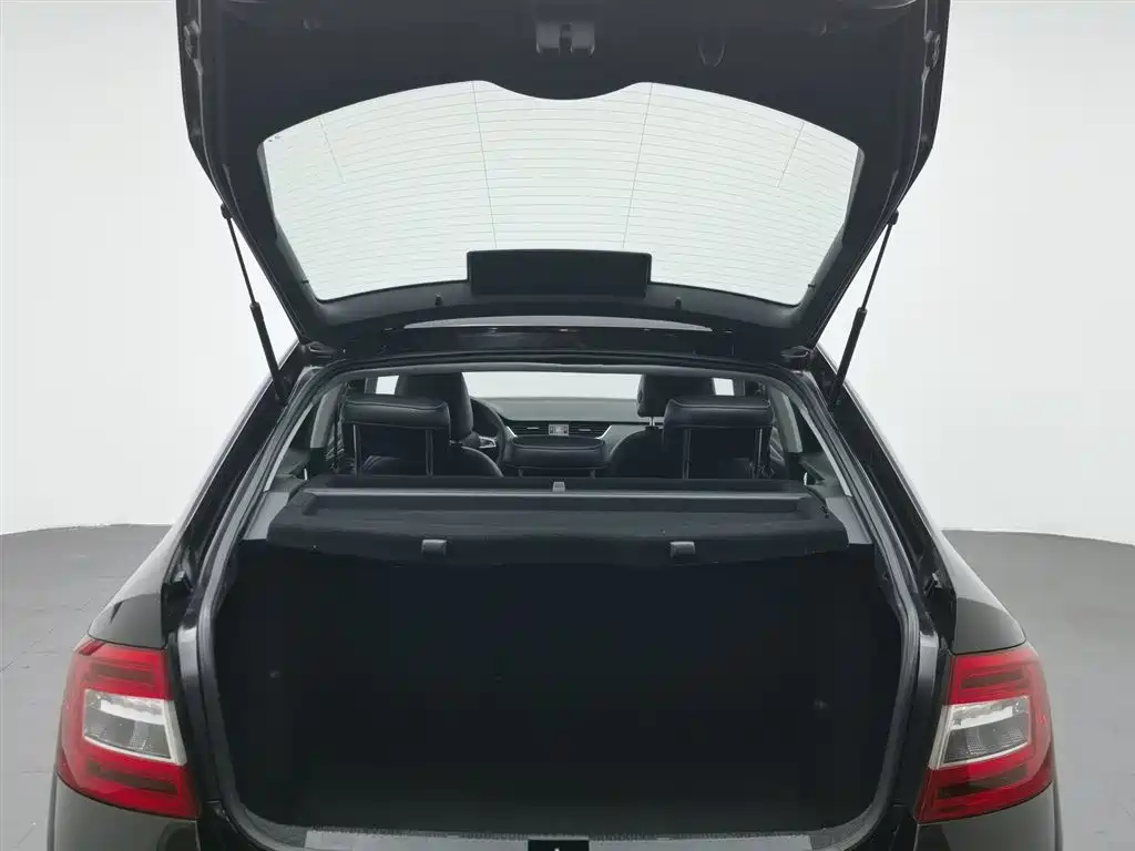 Skoda Octavia 2017 — фото 16