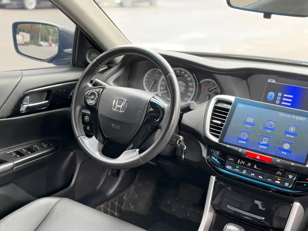 Honda Accord 2017 — фото 10