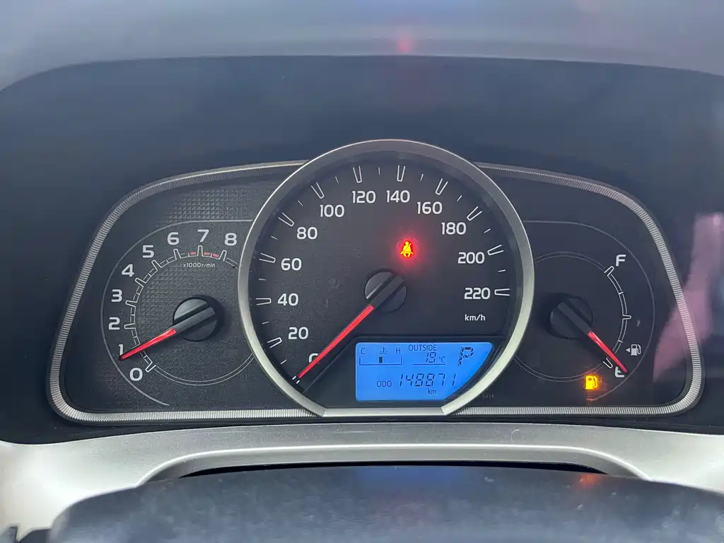 Toyota RAV4 2015 — фото 12